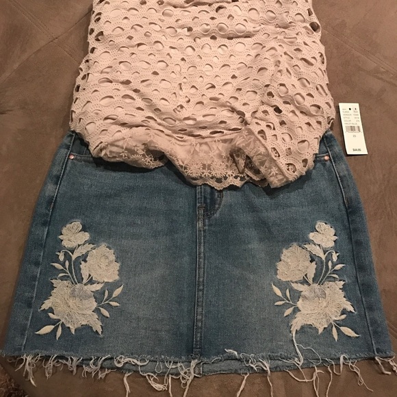 Jean skirt with embroidered flowers on front - Picture 1 of 4